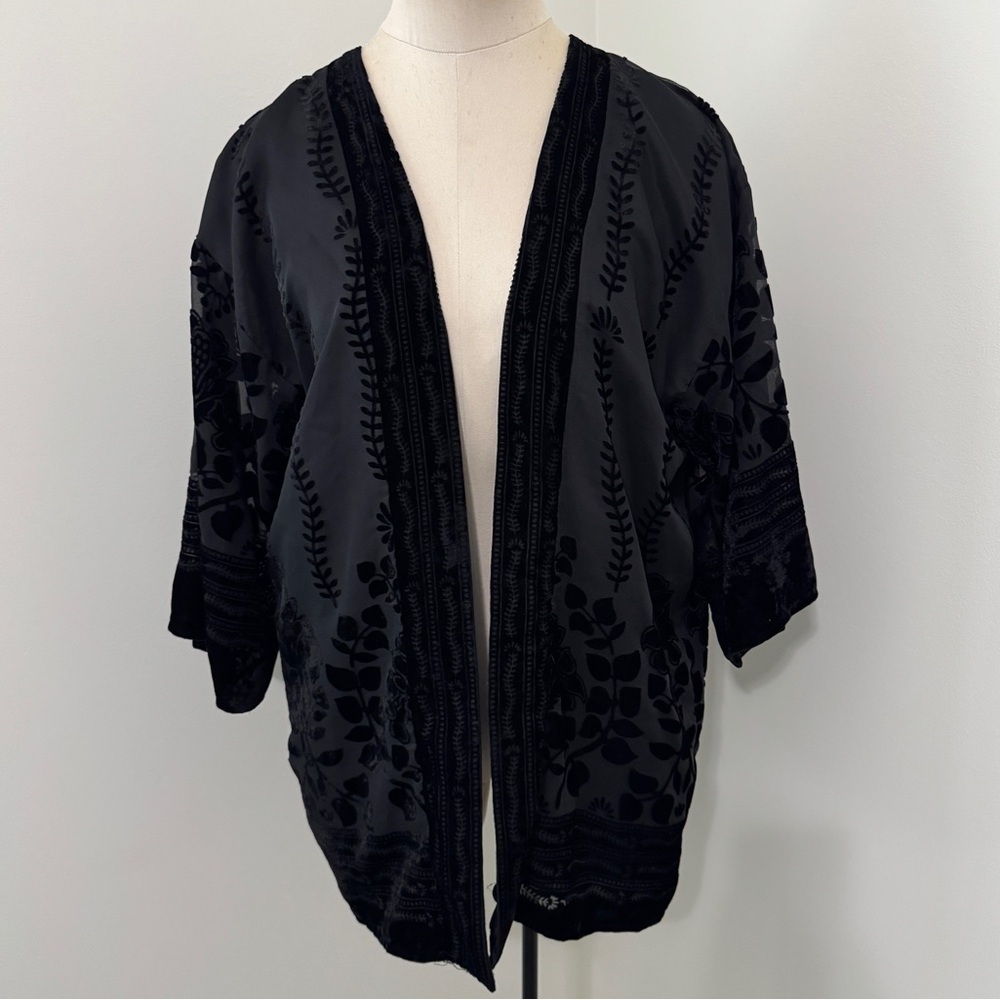 H&M Conscious Collection XS / Small Black Velvet Burnout Floral Kimono Top‎